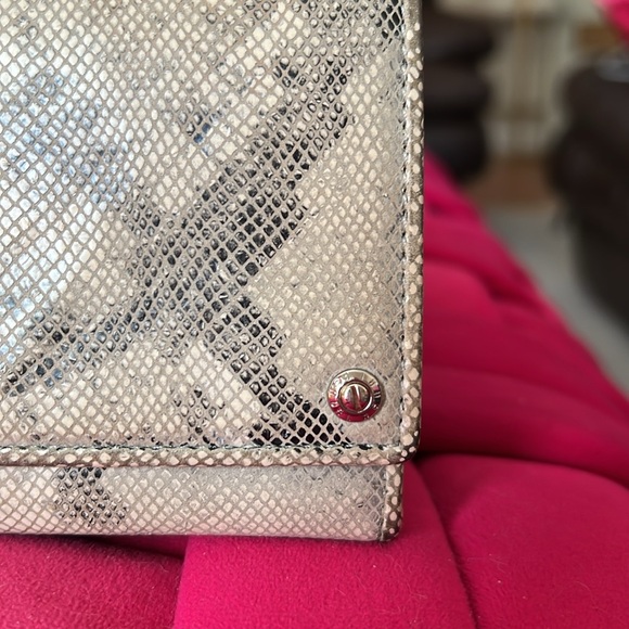 Henri Bendel Wallet-EUC - Picture 8 of 16